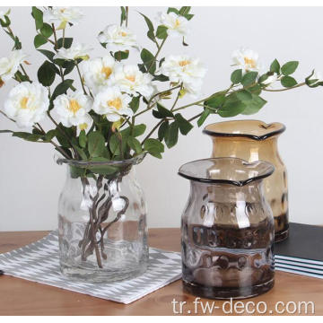 Çiçekler için mini geri dönüştürülmüş cam vazolar